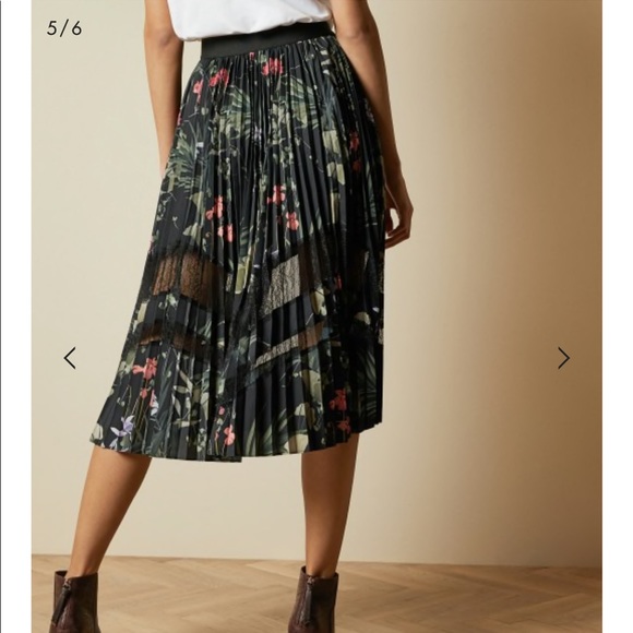 Beautiful Pleated Lace Skirt - Picture 4 of 5